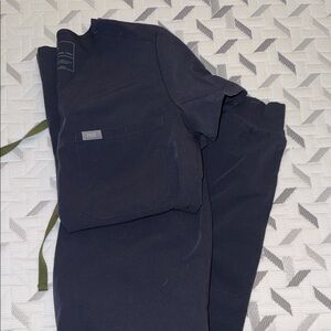 Figs Scrub Set